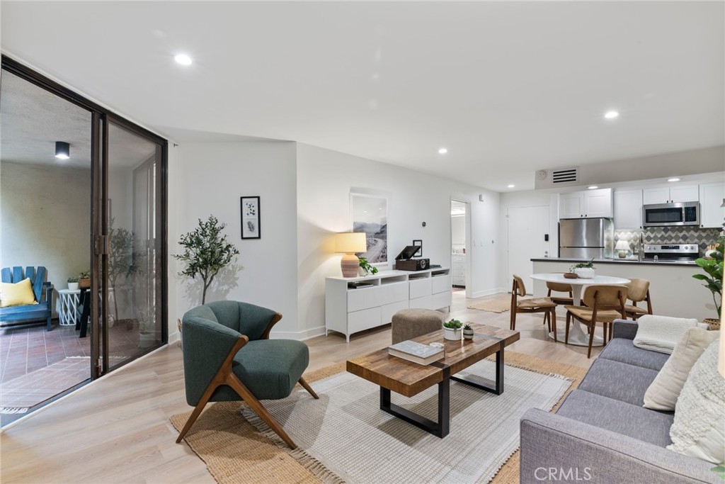 750 N Kings Road 111 Property Photo 1
