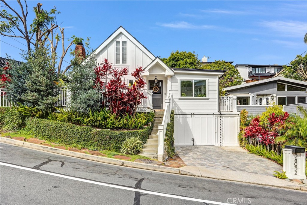 34032 Crystal Lantern Property Photo 2