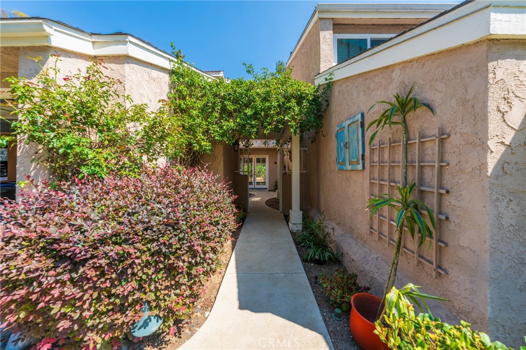 24356 Hillview Property Photo 3