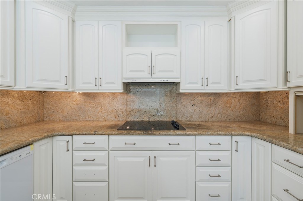 24356 Hillview Property Photo 13