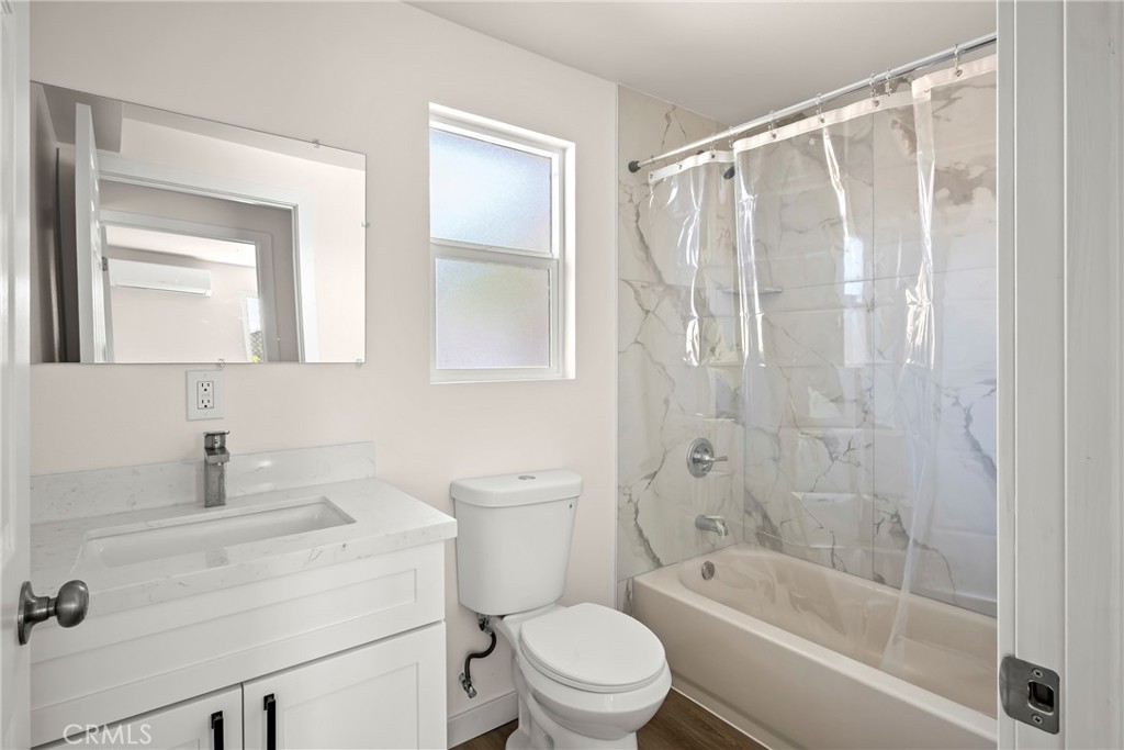 130 W 85th Property Photo 17