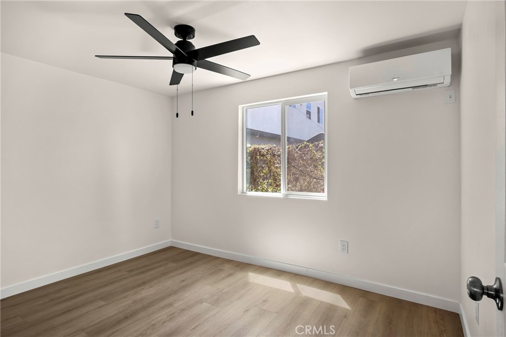 130 W 85th Property Photo 18