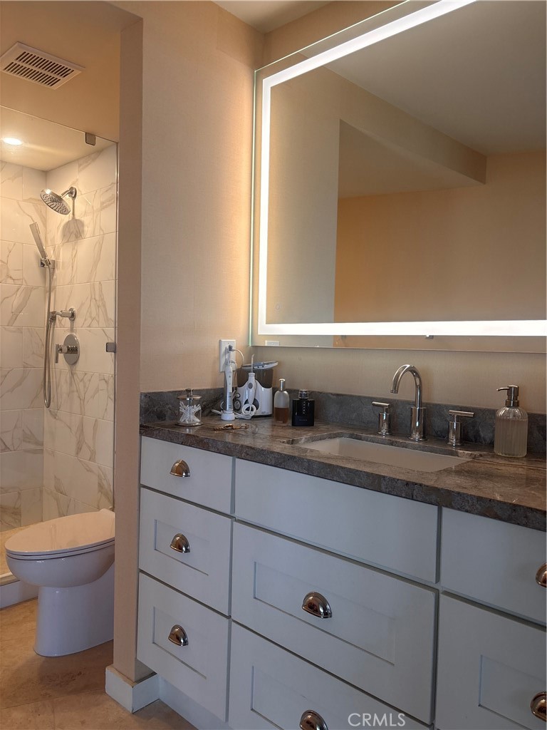 700 E Ocean 2205 Property Photo 8