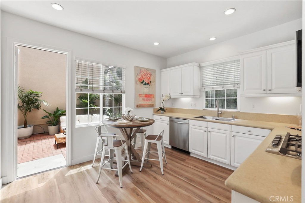 46 Arborside Property Photo 18