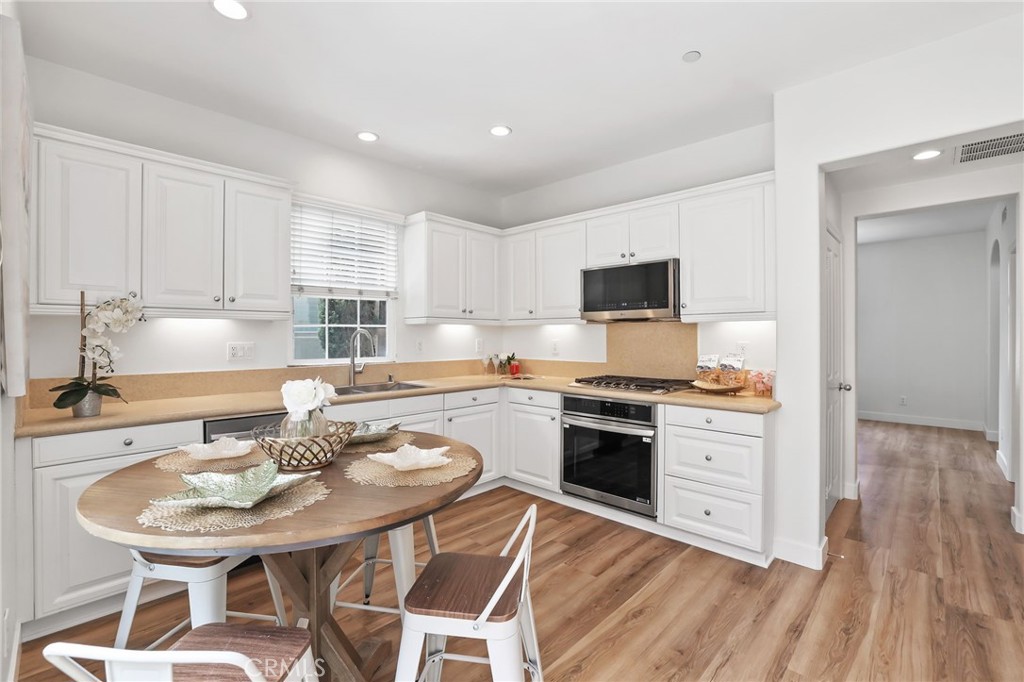 46 Arborside Property Photo 19