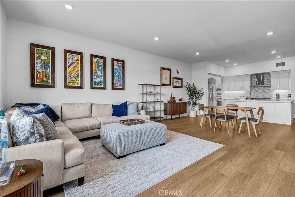 2307 Rivington Property Photo 5