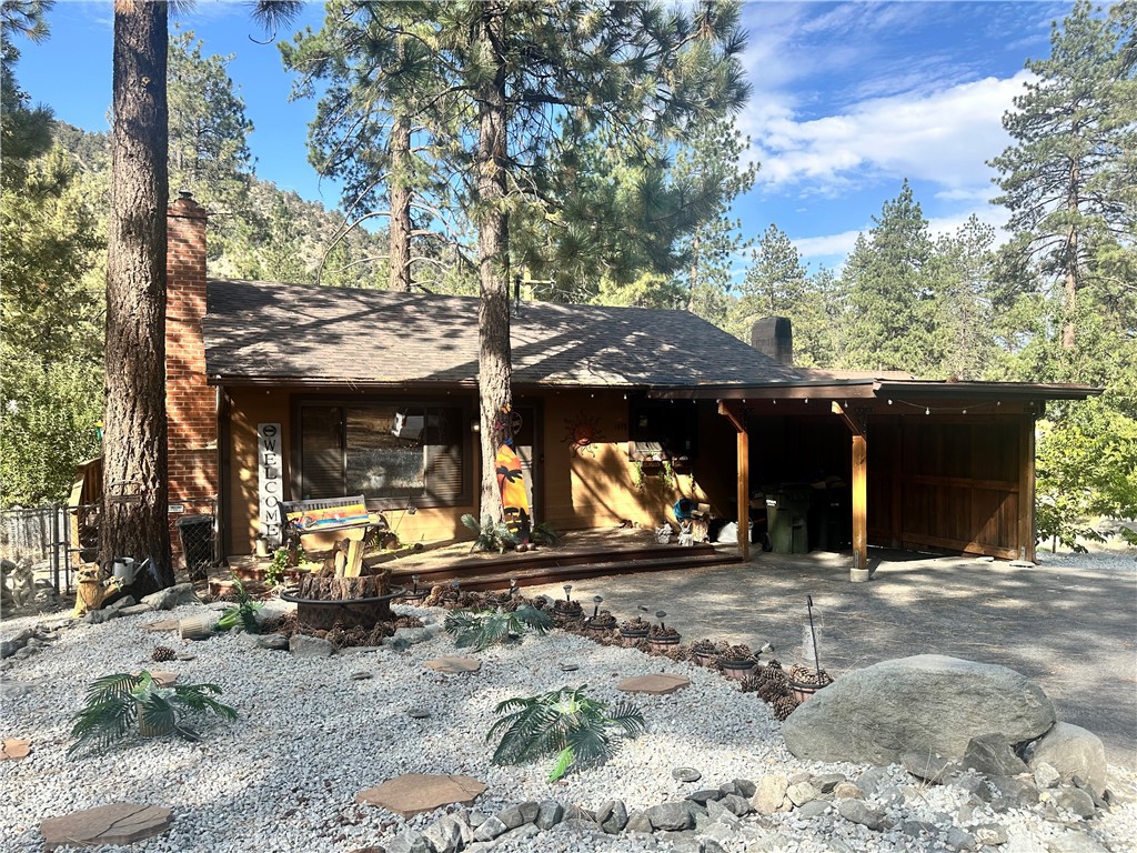 1498 Betty Property Photo 1