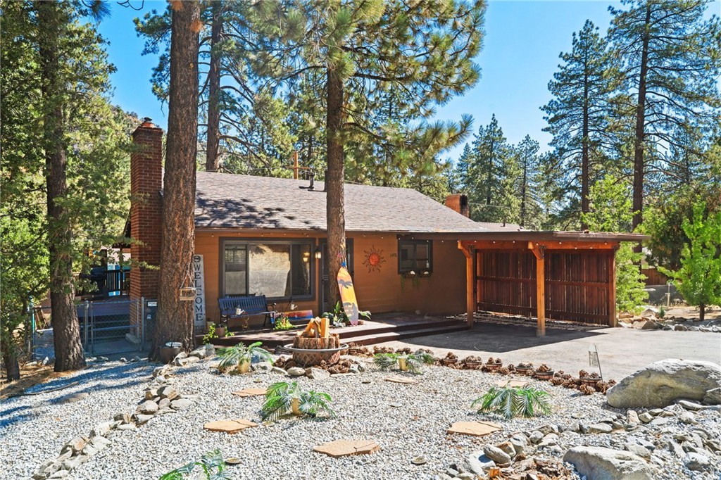 1498 Betty Property Photo 1