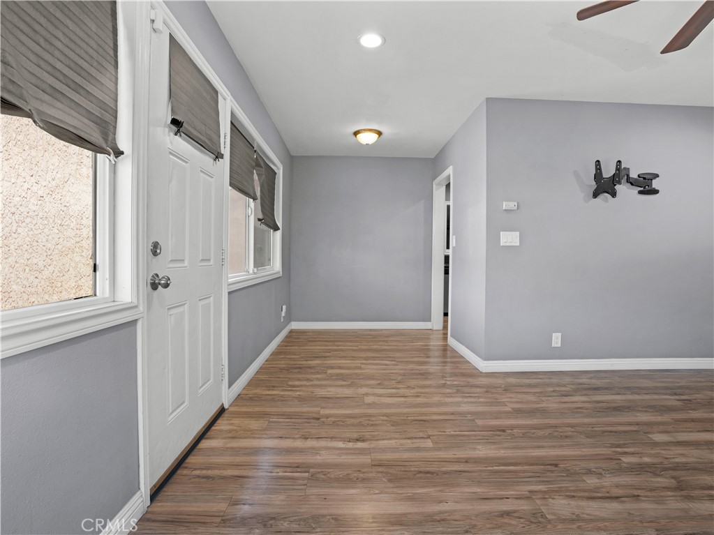 839 W 30th Property Photo 3