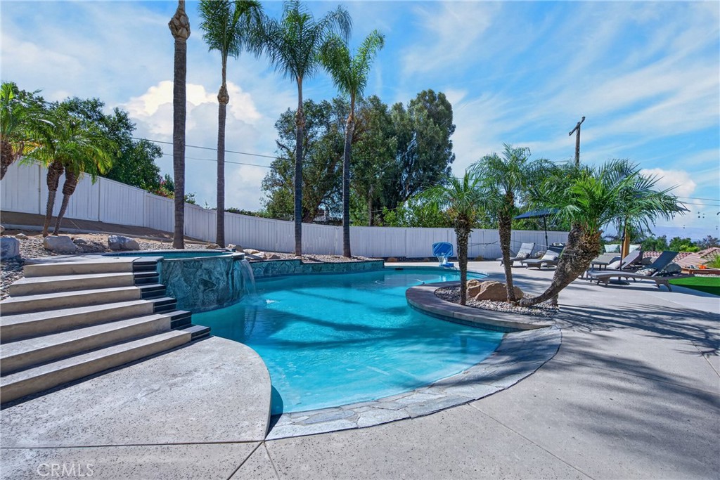 28737 Live Oak Road Property Photo 4