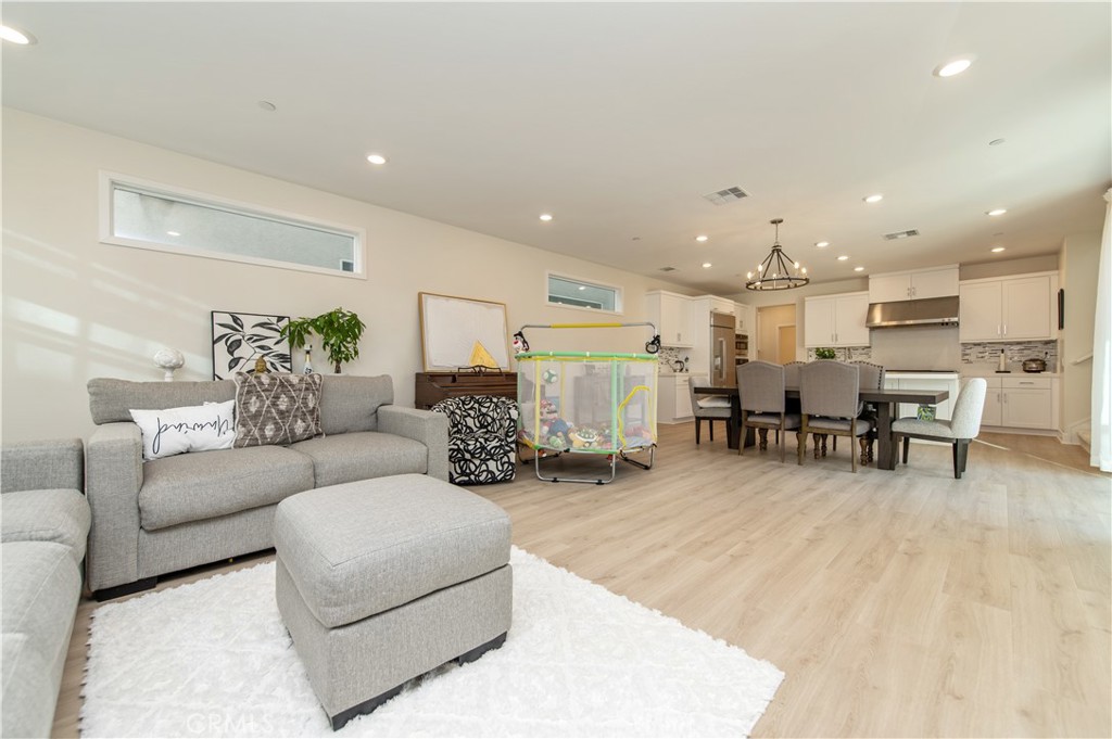 200 Zawn Property Photo 5