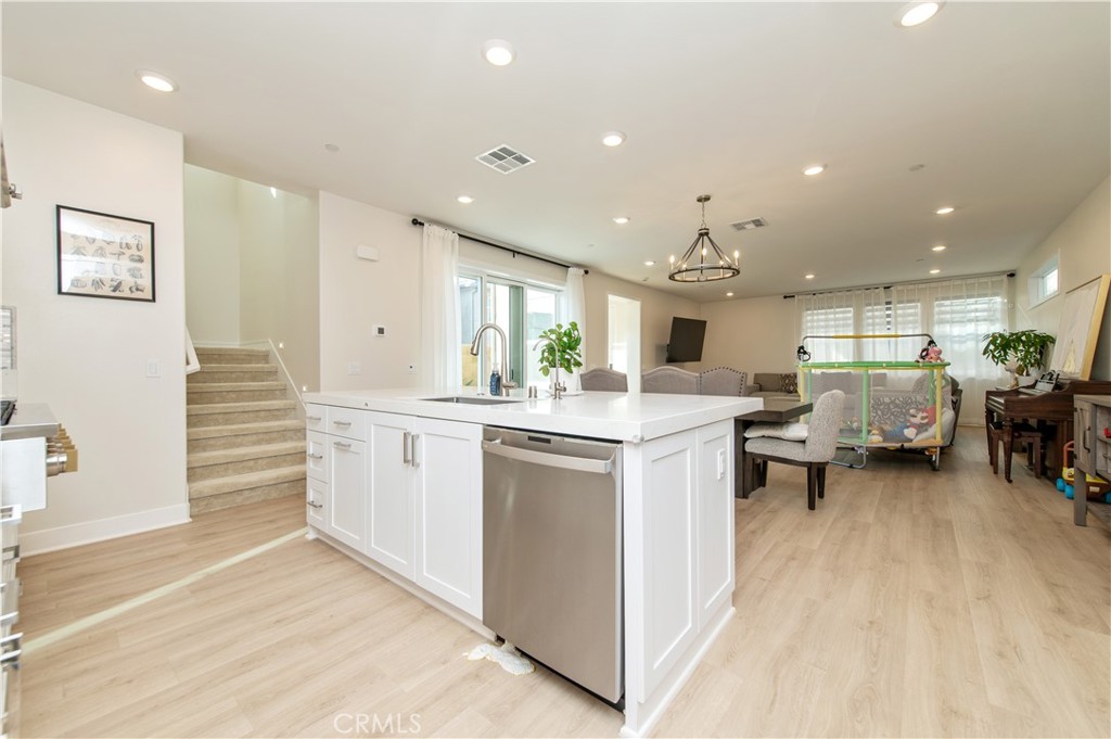 200 Zawn Property Photo 13