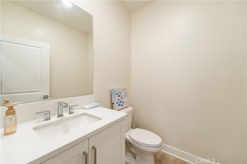 200 Zawn Property Photo 14