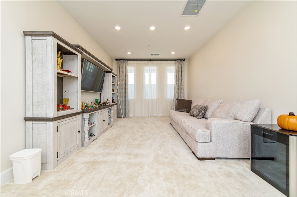200 Zawn Property Photo 15