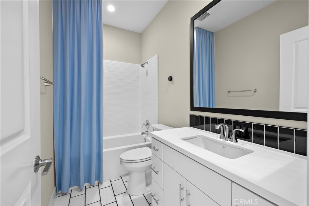 114 Outwest Property Photo 11
