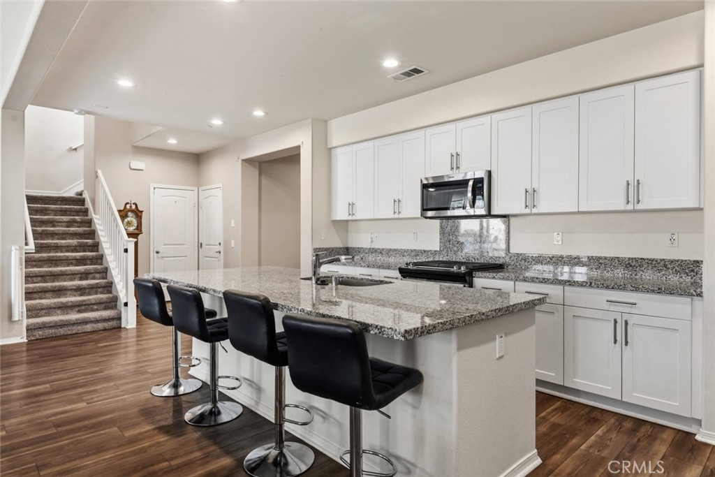 6670 Mirna Avenue Property Photo 6