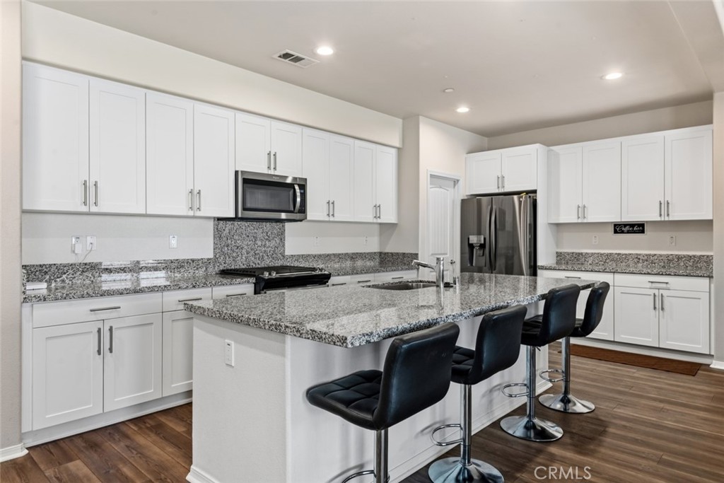 6670 Mirna Avenue Property Photo 7