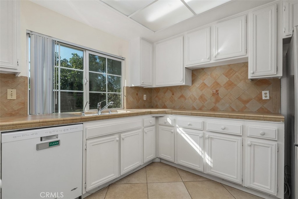 16 Duane Property Photo 13