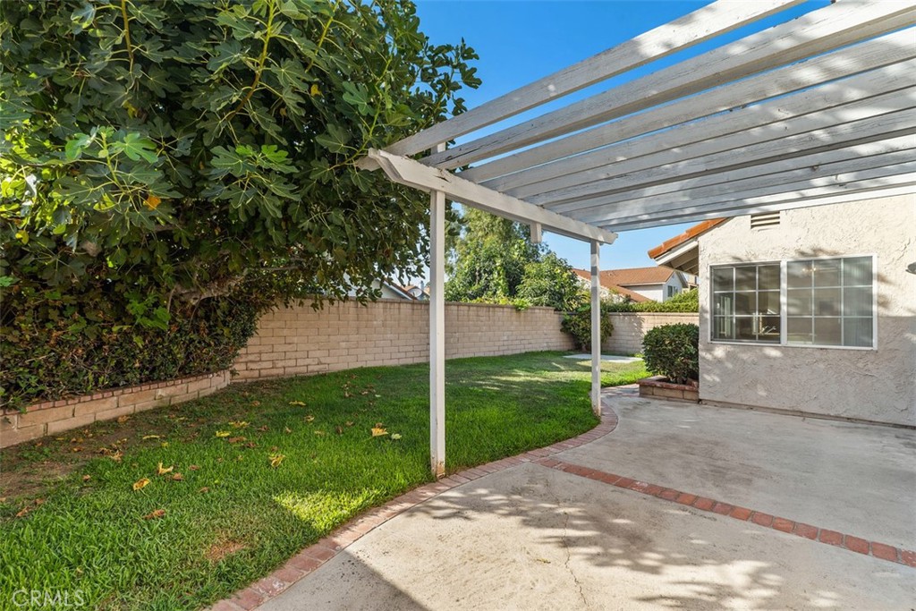 16 Duane Property Photo 18