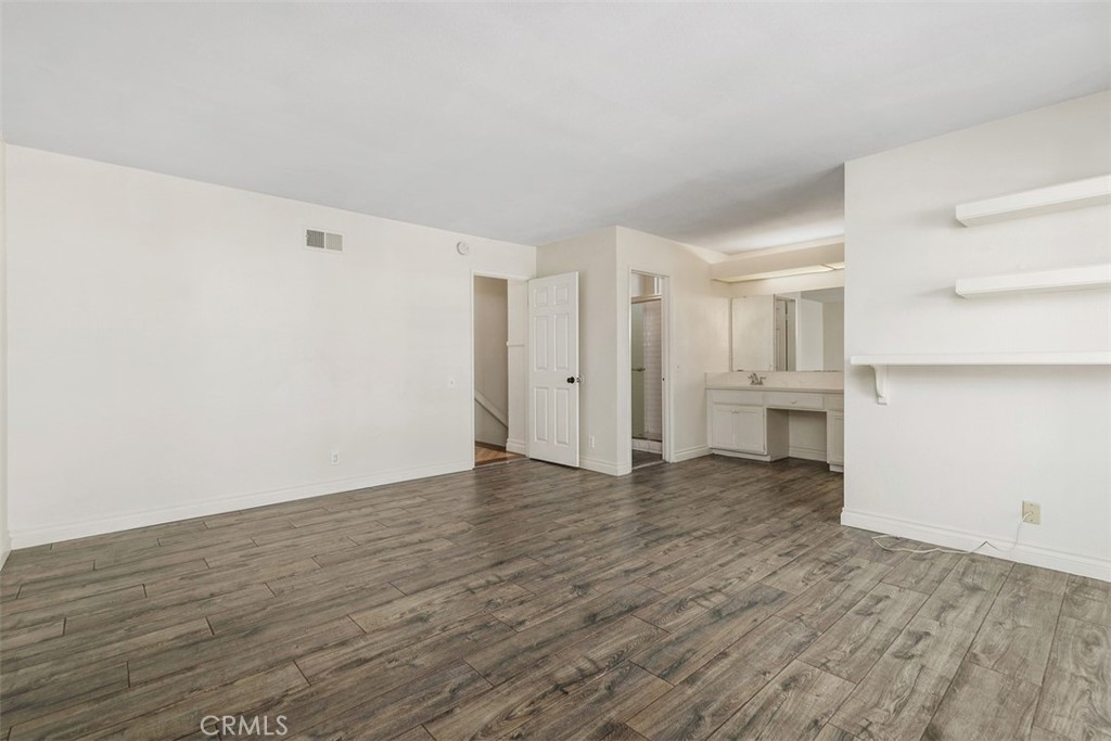 16 Duane Property Photo 25