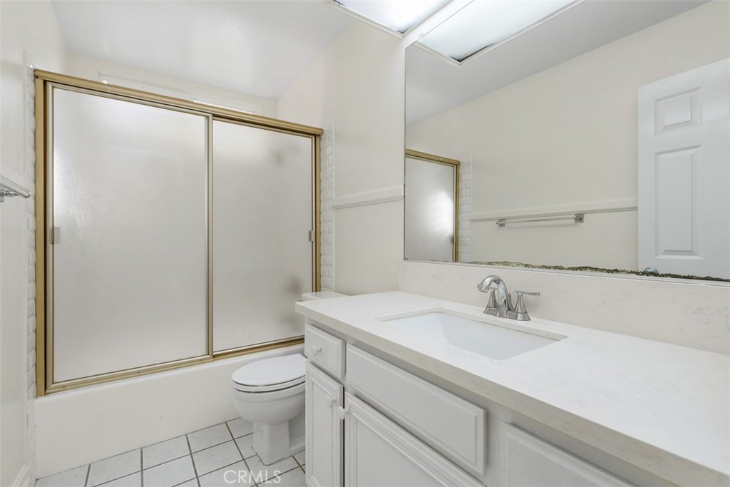 16 Duane Property Photo 30