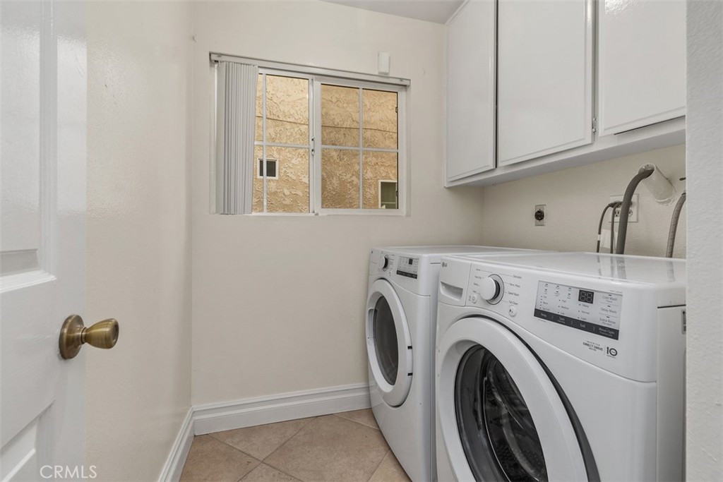 16 Duane Property Photo 32