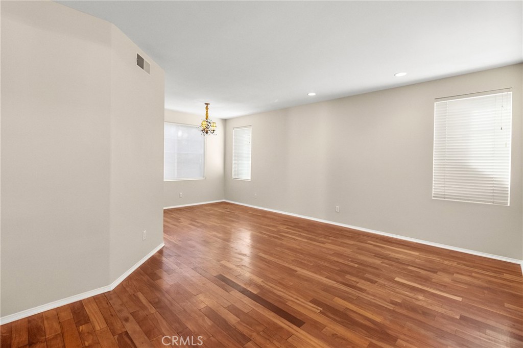 104 Silver Fox Property Photo 5