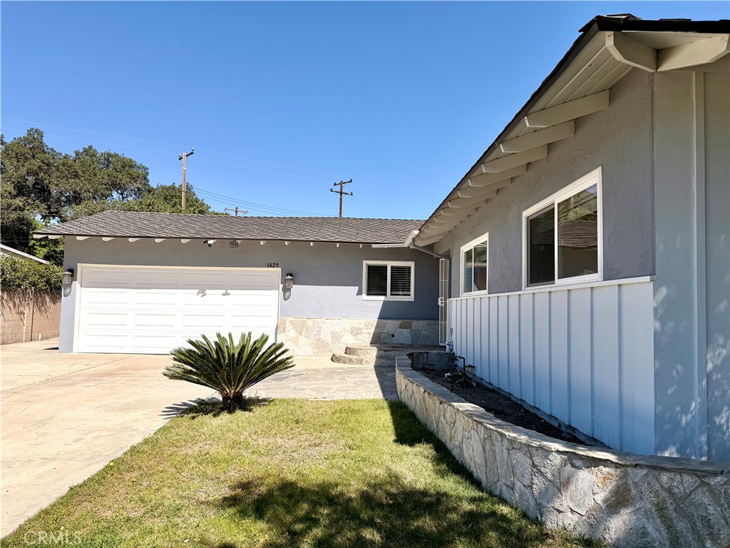 1429 Underhill Terrace Property Photo 2