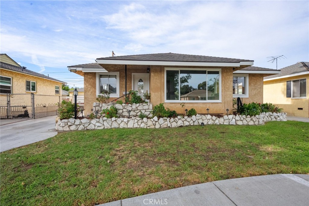 6129 Greenmeadow Property Photo 1