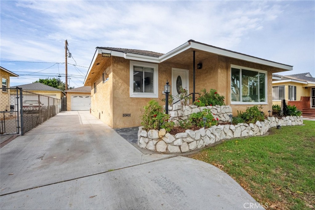 6129 Greenmeadow Property Photo 4