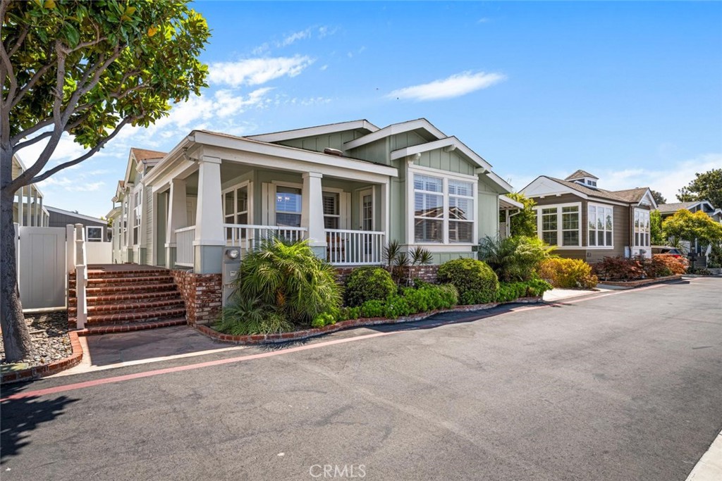 16422 Poipu Ln Property Photo 1