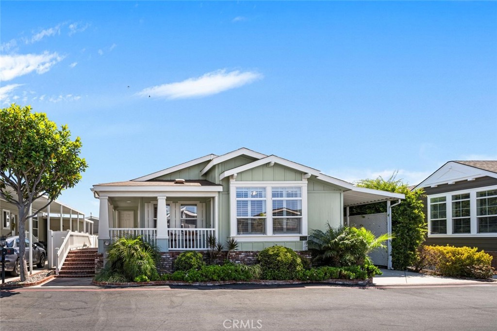 16422 Poipu Ln Property Photo 2