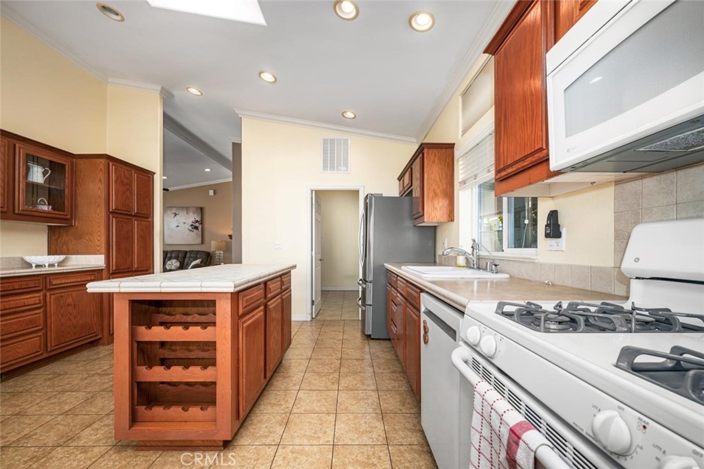 16422 Poipu Ln Property Photo 15