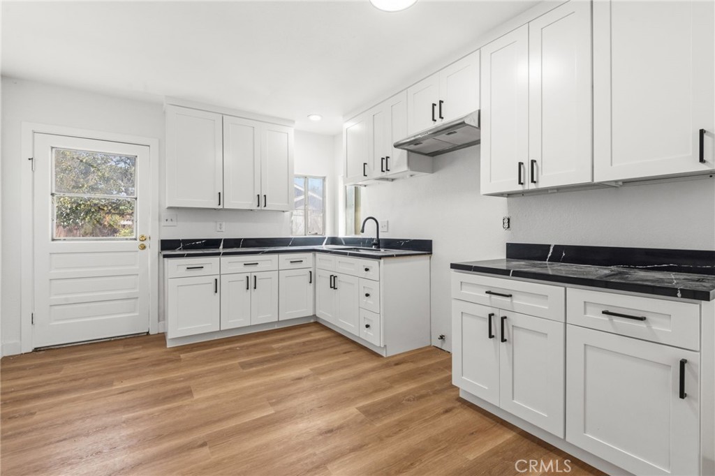4874 Park Property Photo 7