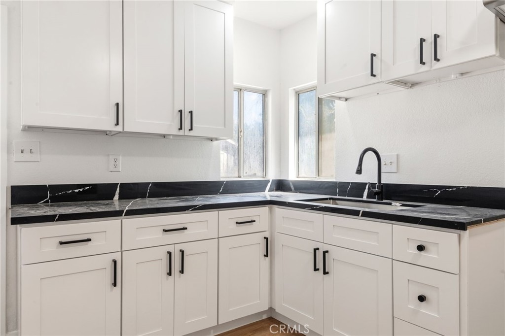4874 Park Property Photo 8