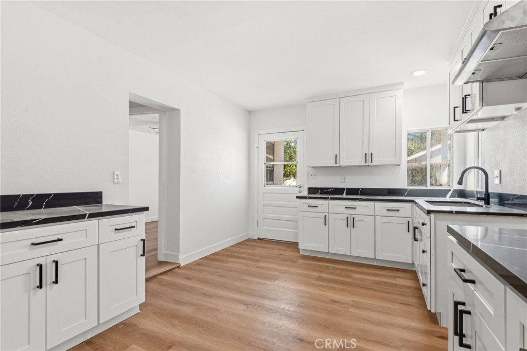 4874 Park Property Photo 9