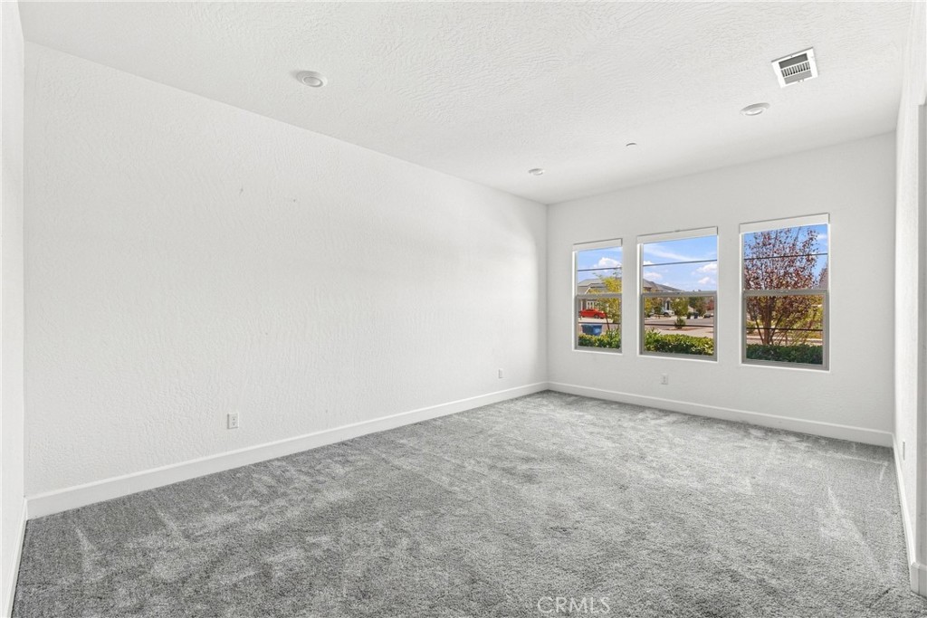 2048 N Mitchell Street Property Photo 5