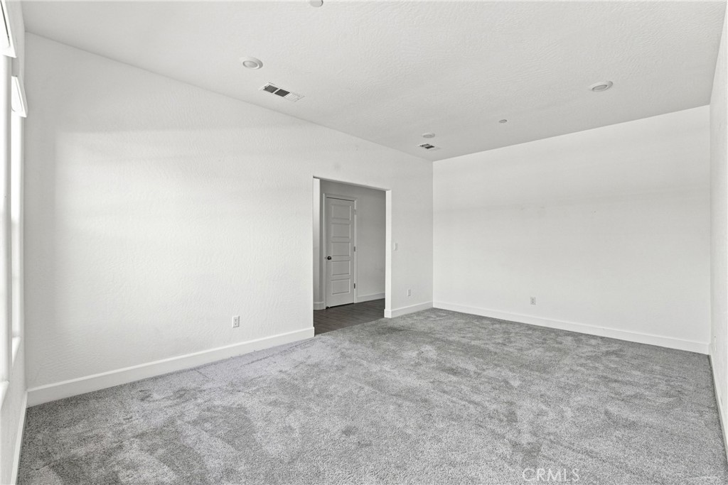 2048 N Mitchell Street Property Photo 6