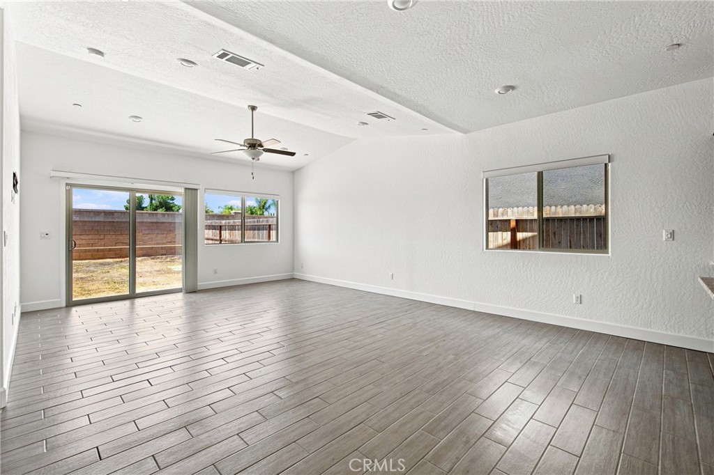 2048 N Mitchell Street Property Photo 7