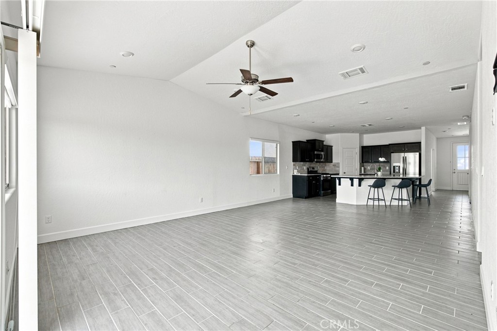 2048 N Mitchell Street Property Photo 8