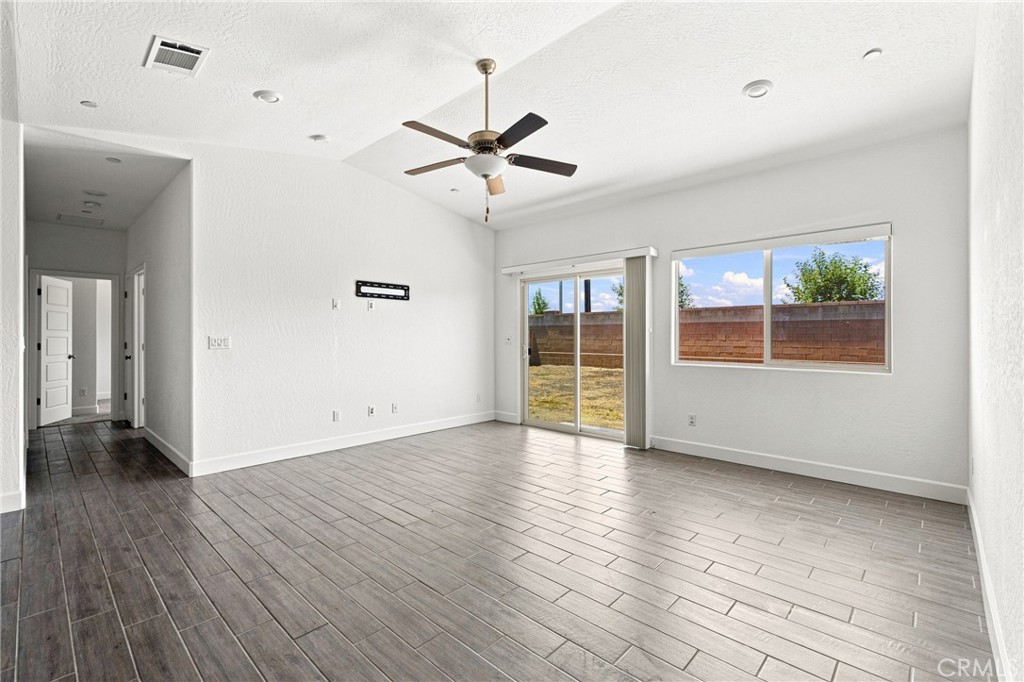 2048 N Mitchell Street Property Photo 9