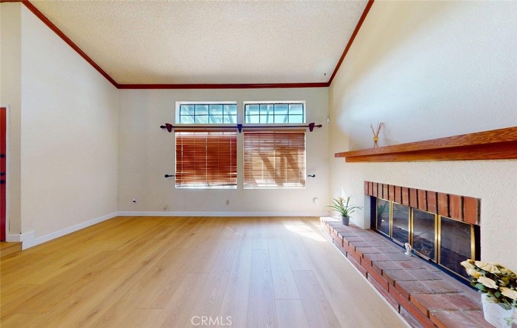 12044 Champlain Property Photo 6
