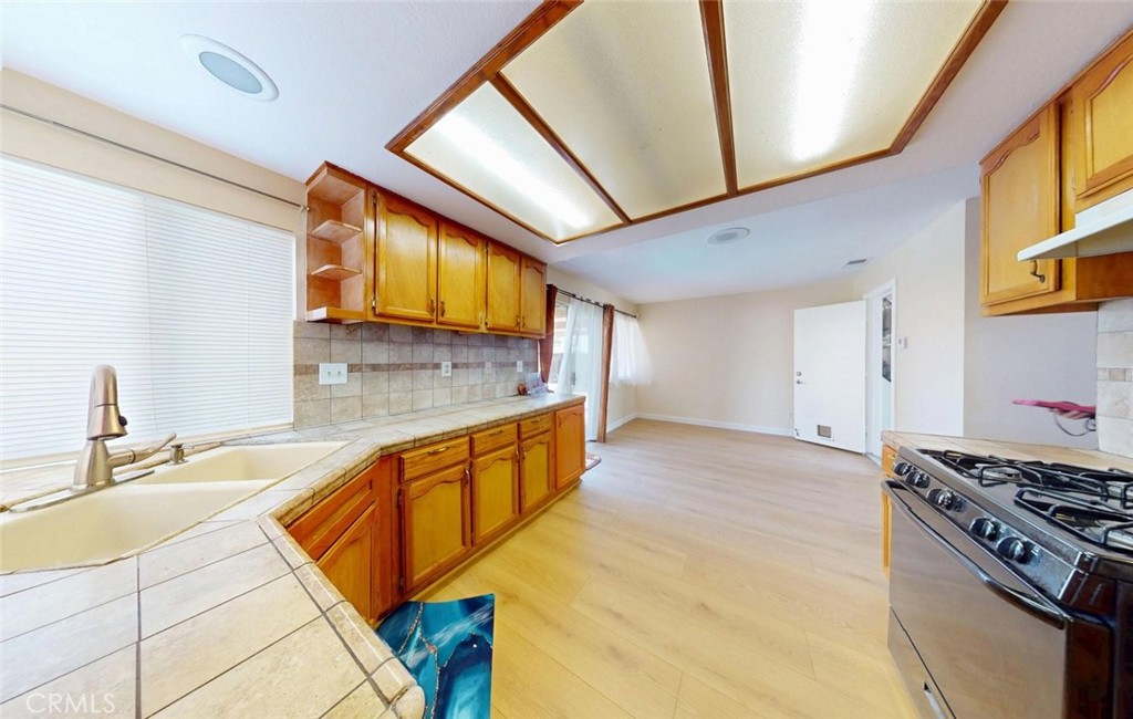 12044 Champlain Property Photo 11