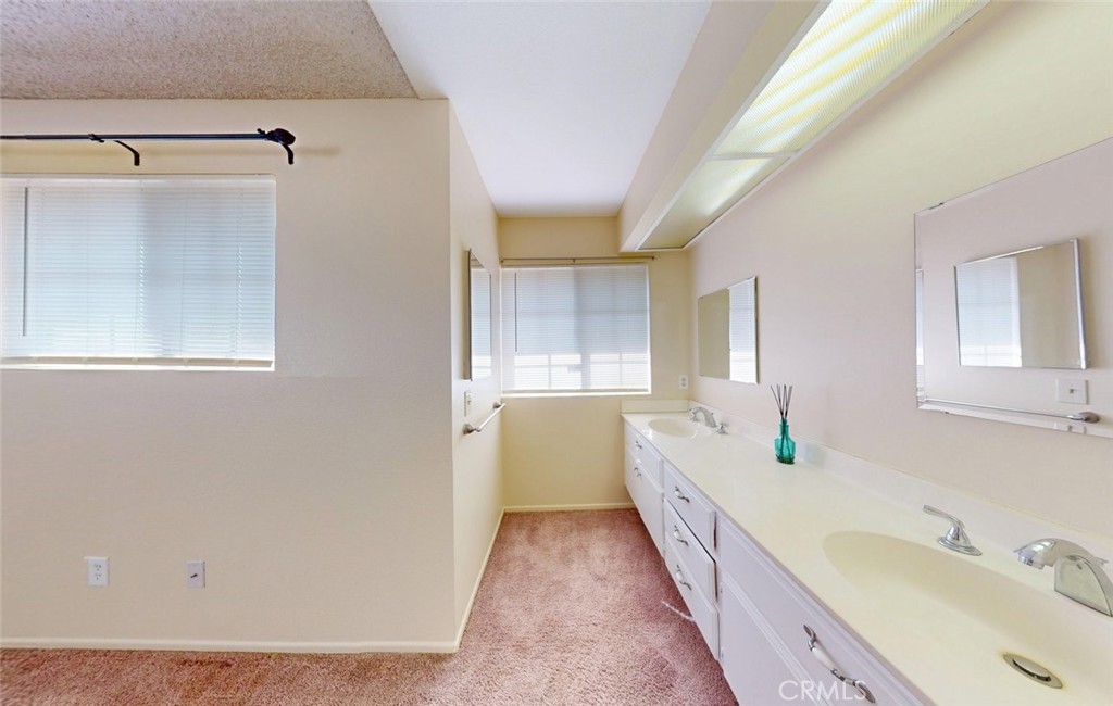 12044 Champlain Property Photo 28