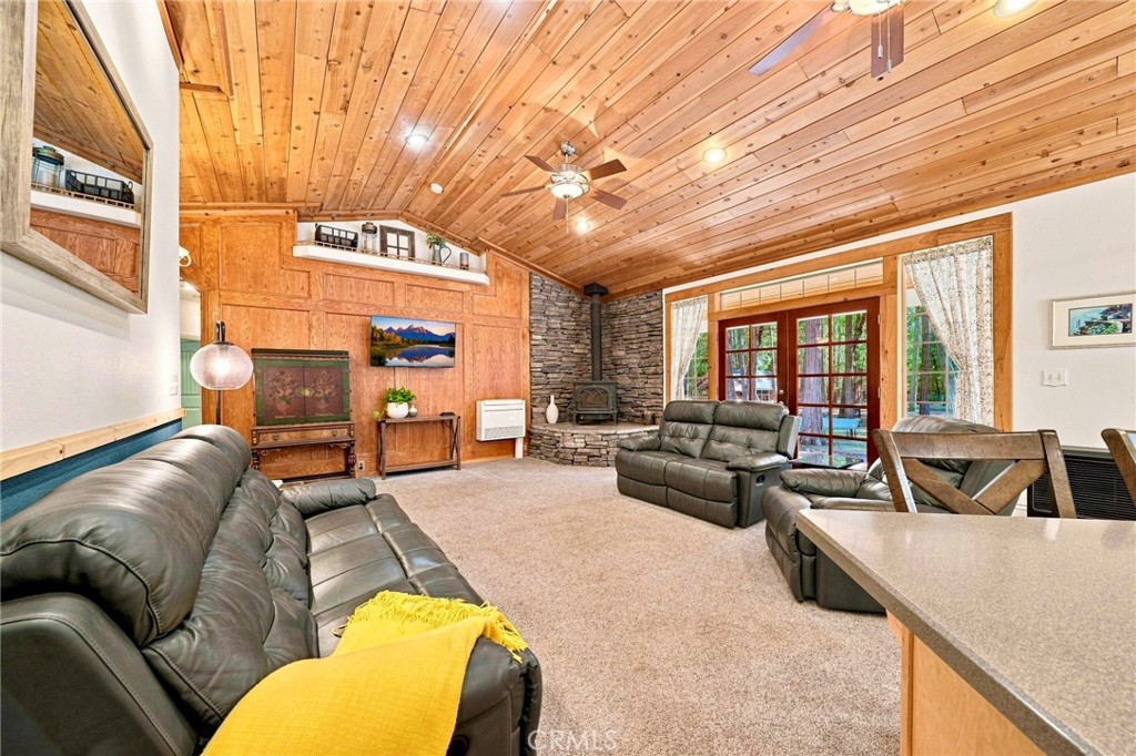 34643 Emigrant Trail Property Photo 14