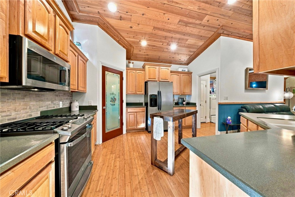 34643 Emigrant Trail Property Photo 19