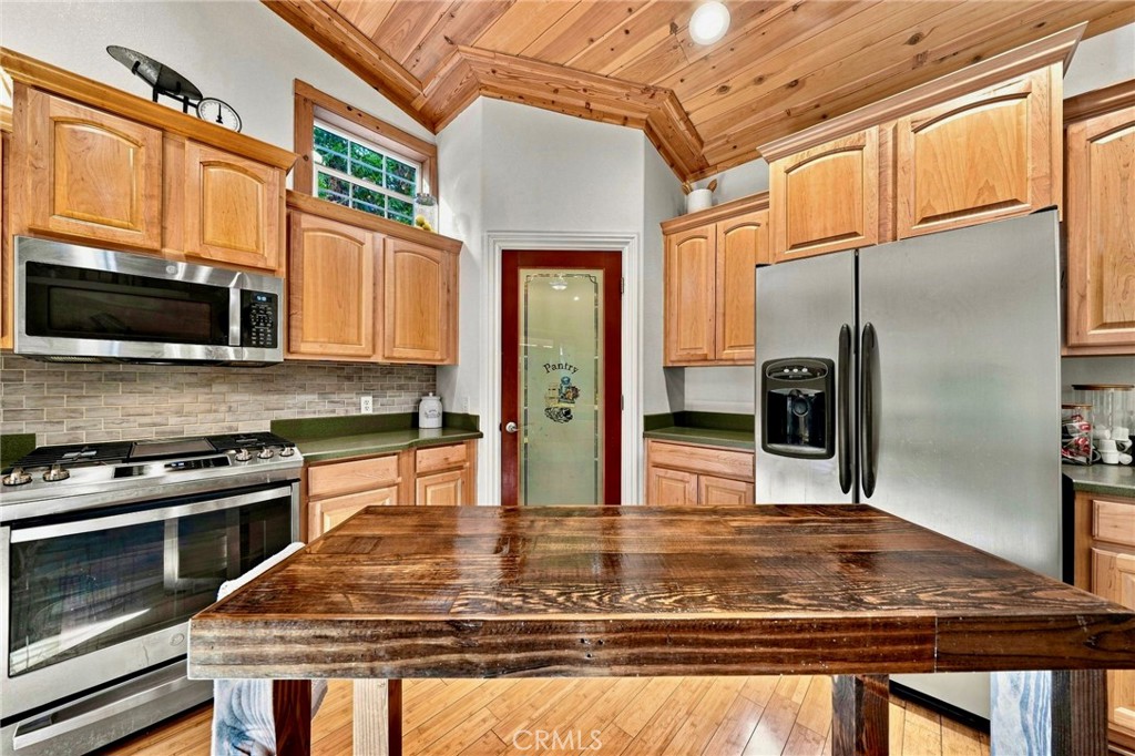 34643 Emigrant Trail Property Photo 22