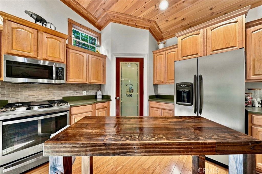 34643 Emigrant Trail Property Photo 22