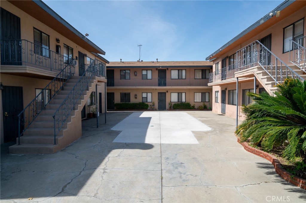 5503 5511 Cherry Avenue Property Photo 7