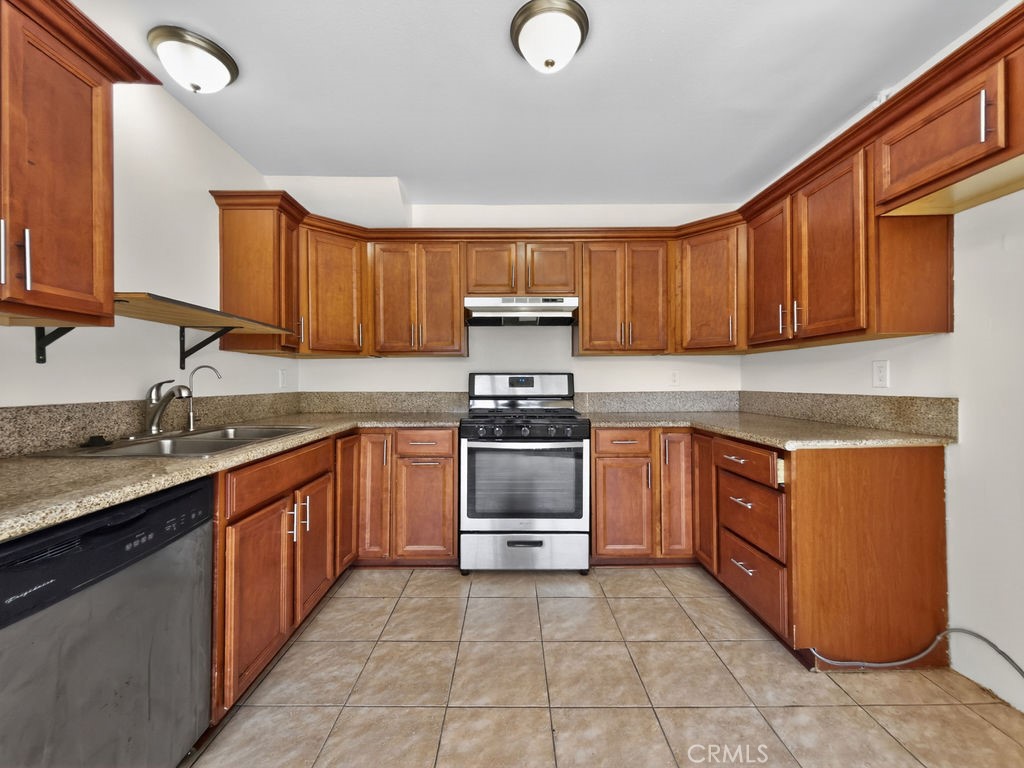 1381 S Walnut 2304 Property Photo 2